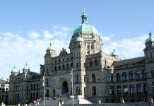 アメリカから医療従事者がBC州に、より良いサービスに期待 The Legislative Assembly of British Columbia, Victoria, Canada.