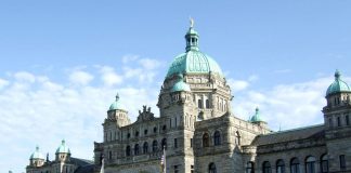 BC州医療保険MSPが州外やカナダ国外滞在中に適用となる条件と手順 The Legislative Assembly of British Columbia, Victoria, Canada.