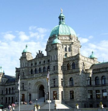 BC州医療保険MSPが州外やカナダ国外滞在中に適用となる条件と手順 The Legislative Assembly of British Columbia, Victoria, Canada.