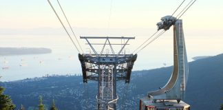 グラウスマウンテンで初雪 Skyride of Grouse Mountain, North Vancouver, BC