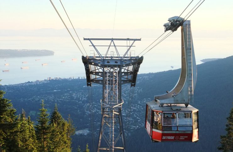 グラウスマウンテン、今日からゴンドラも運行再開 Skyride of Grouse Mountain, North Vancouver, BC