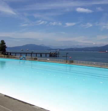 キツラノプール、今年は6月4日からオープン 最長レーンの長さが137メートルもある巨大プール、キツラノプール。海のすぐそばにあり、塩辛い。Photo by Pacific Walkers