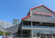 ノースバンクーバー、ついに公園で飲酒解禁! BC州で初 The Shipyards, North Vancouver, BC