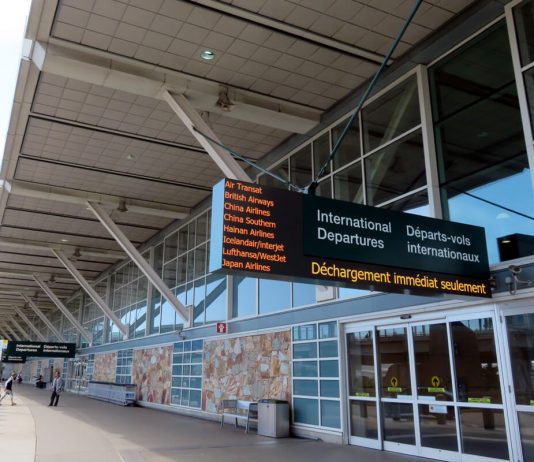 JAL、3月よりスケジュール変更 Vancouver Airport, British Columbia; File Photo by Japan Canada Today