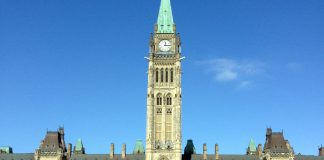 新給付策CRBに初日から25万件の申請 Parlament, Ottawa, Canada; File Photo by Japan Canada Today