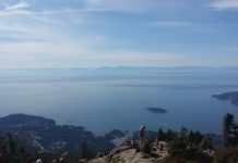 バンクーバー島の眺望が爽快 サイプレスマウンテンのイーグルブラフ で絶景ハイキング。 Photo by Keiko Nishikawa