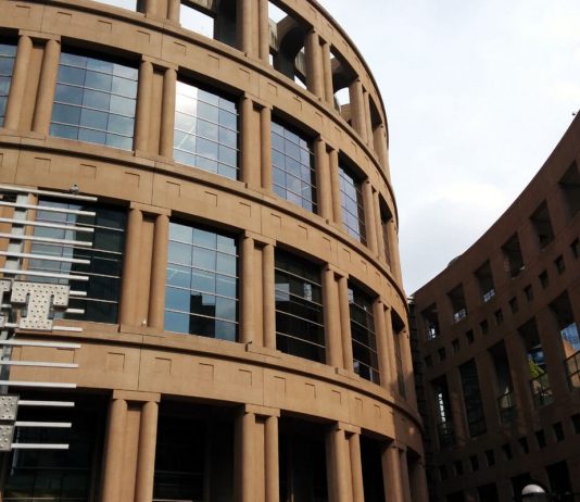 図書館カードでオンライン語学学習や映画・オペラを鑑賞! Vancouver Public Library, Vancouver, British Columbia; Photo © the Vancouver Shinpo