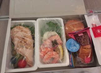 日本に一時帰国、入国体験をレポート6:カナダ入国 新型コロナウイルス禍の中、エアカナダの機内食
