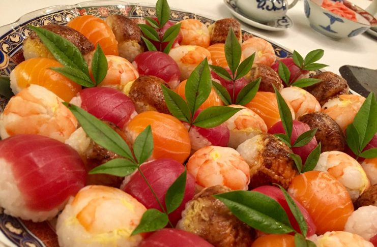 公邸で会食・レセプションの料理を担う 味の外交官、公邸料理人 竹内えみさん 彩理も華やかなてまり寿司。Photo courtesy of Consulate-General of Japan in Vancouver