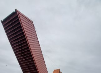 ニューウエストミンスターのピア・パークで大規模火災 火災のあったニューウエストミンスターのピア・パーク。Photo by Keiko Nishikawa