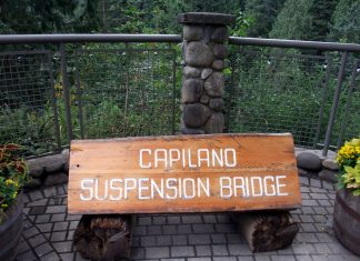 キャピラノブリッジ、10月、11月は閉園 Capilano Suspension Bridge park; photo ©Vancouver Shinpo