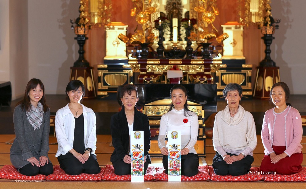 東漸寺の七五三スタッフ　Photo © 和の学校