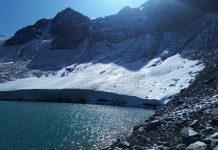 ウィスラーの神秘的な氷河湖 カナダの氷河とエメラルドグリーンの湖 Photo by Keiko Nishikawa