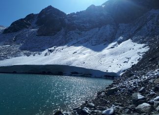 ウィスラーの神秘的な氷河湖 カナダの氷河とエメラルドグリーンの湖 Photo by Keiko Nishikawa