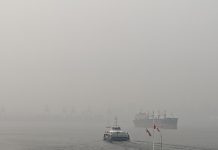 真っ白なバンクーバー、大気質は最悪の状態に Smoky Vancouver Sky, British Columbia on September 12, 2020; Photo ©︎ Vancouver Shinpo