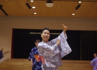 彩月会(さつきかい) 彩月会の名前は「五月(さつき)」にちなんで、踊りを通じて彩りある生活になるようにという思いを込めて名づけられたという Photo © the Vancouver Shinpo