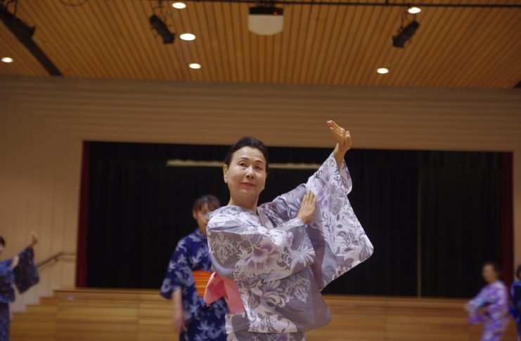 彩月会(さつきかい) 彩月会の名前は「五月(さつき)」にちなんで、踊りを通じて彩りある生活になるようにという思いを込めて名づけられたという Photo © the Vancouver Shinpo