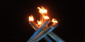 バンクーバーが2030年冬季五輪招致か? 2010年2月に開催されたバンクーバー五輪の聖火。©The Vancouver Shinpo