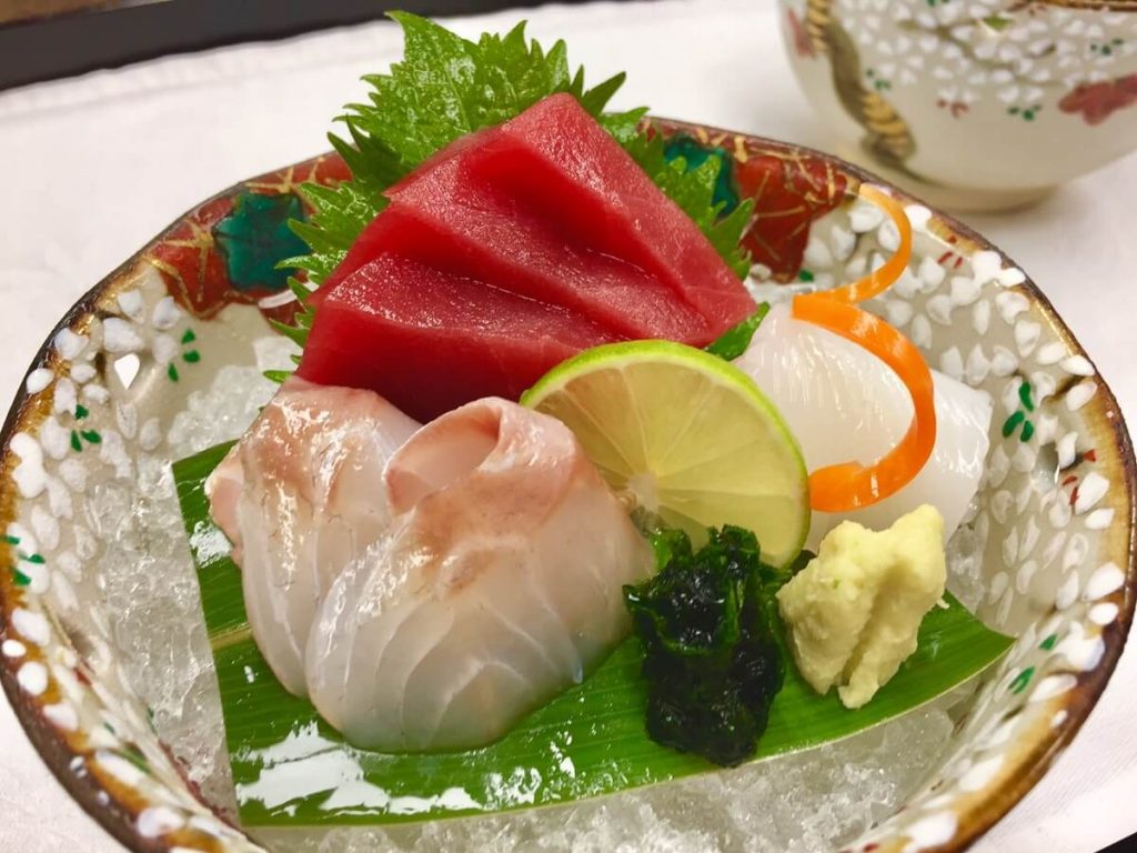 お造り(本鮪、甲イカ、スズキ、〜本わさびと生海苔添え〜) Photo courtesy of Consulate-General of Japan in Vancouver