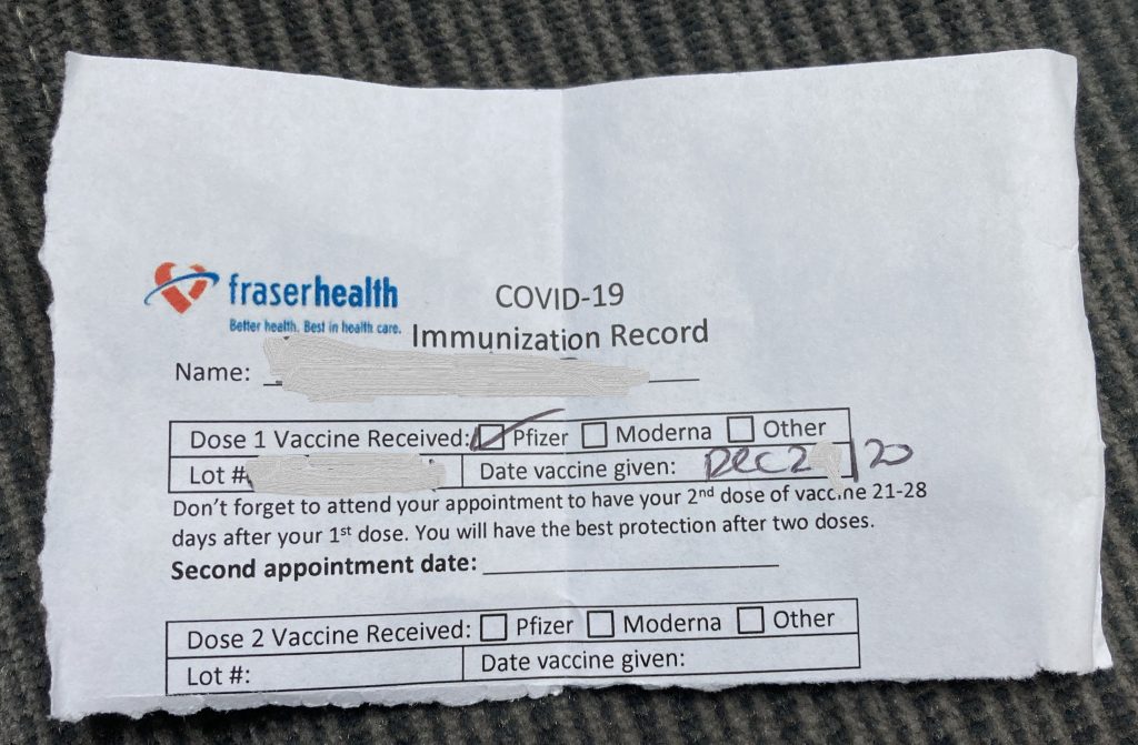 接種記録。どのワクチンを接種したのか記録するようになっている。Photo © The Vancouver Shinpo