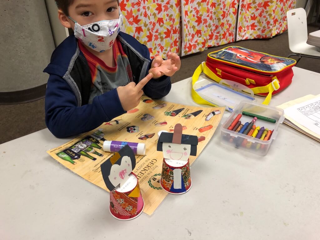 ひな祭り制作４歳児クラス©グラッドストーン日本語学園