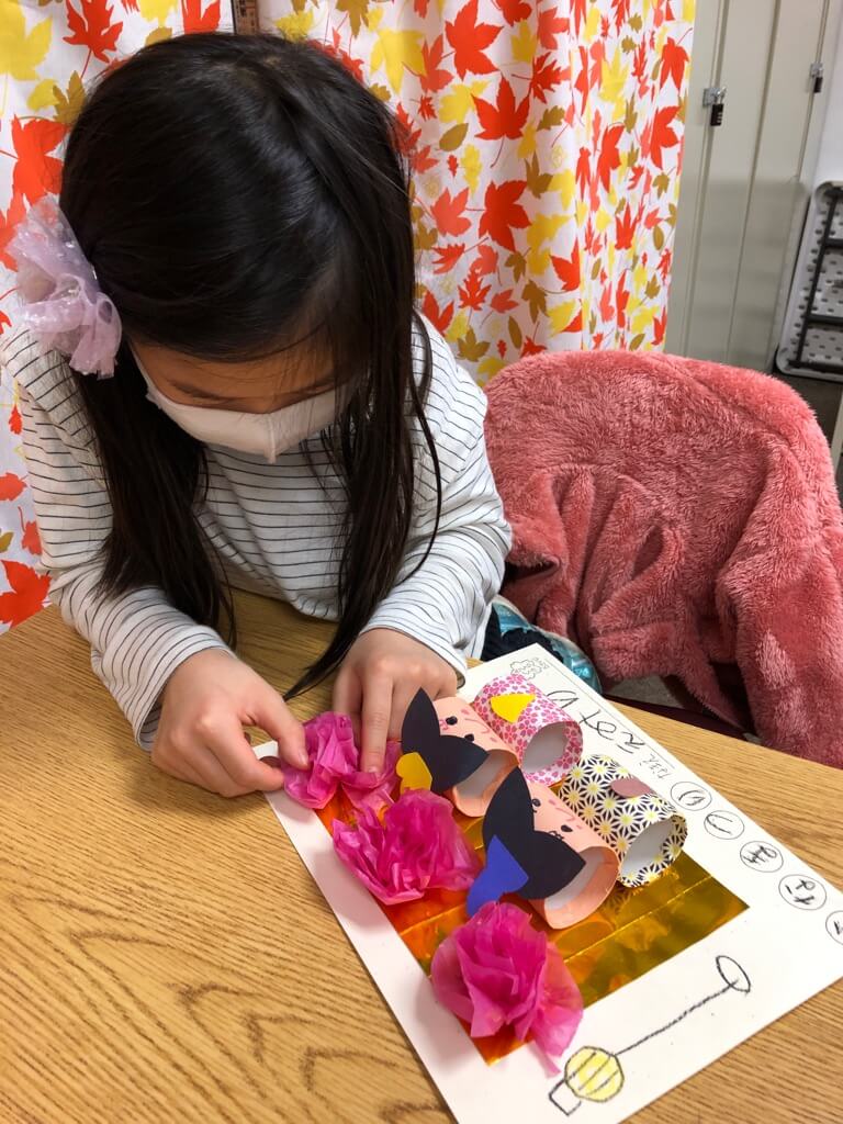 ひな祭り制作５歳児クラスI©グラッドストーン日本語学園