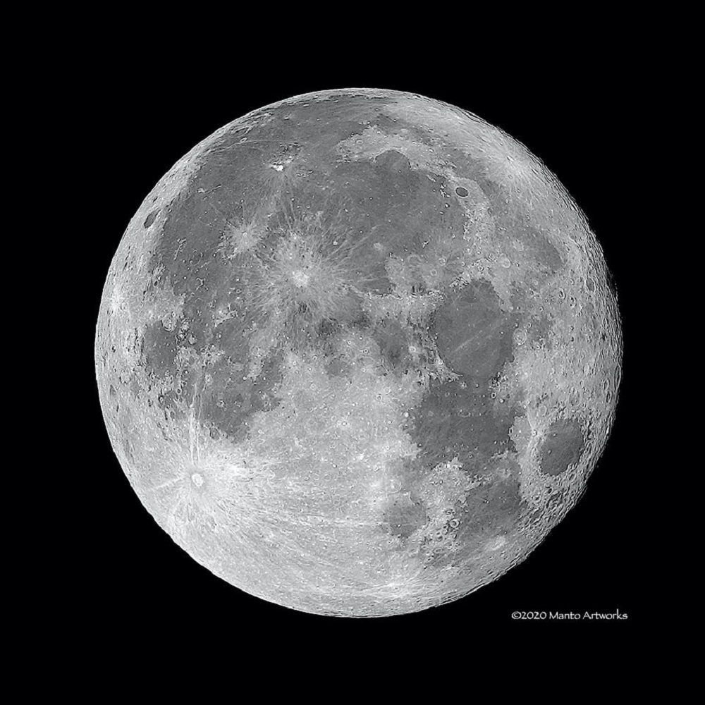 「満月の夜に」 Photo ©  Manto Artworks