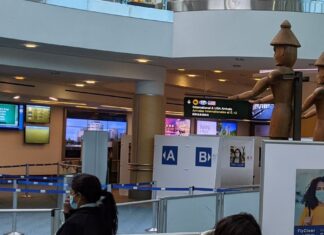 米以外からの航空機での全入国者に、空港でPCRテスト実施へ バンクーバー空港のロビー。Photo by ©︎the Vancouver Shinpo