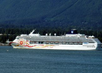 大型クルーズ船の入港禁止期間を延長、経済的打撃は避けられず Alaska cruise ship by © The Vancouver Shinpo