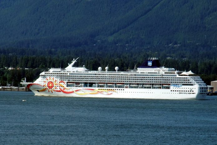 Alaska cruise ship by © The Vancouver Shinpo
