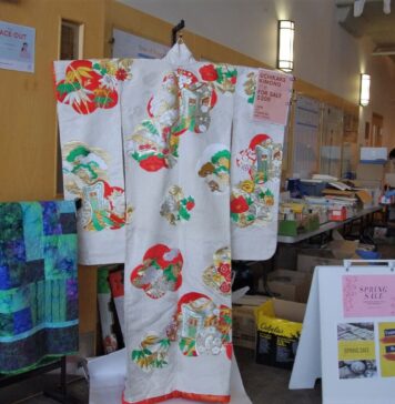 日系文化センター・博物館で古本市とミニマーケット(更新) 打掛も販売 ©The Vancouver Shinpo