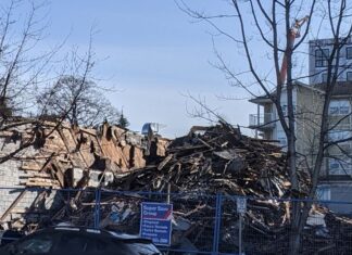 メトロバンクーバーで連続火災、フリーメーソンを狙った犯行か? ノースバンクーバーの火事で消失したフリーメーソン施設。2021年3月31日撮影。Photo by ©︎ the Vancouver Shinpo