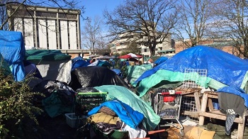 2016年にホームレスが組織した「Tent City」©︎ Keiko Miyamatsu Saunders