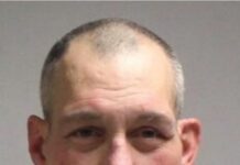 バンクーバー警察、ヘイトクライムの容疑者を起訴 バンクーバー警察が公開した2020年4月のヘイトクライム容疑者の画像。©Vancouver Police