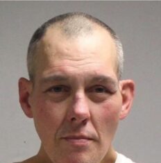 バンクーバー警察、ヘイトクライムの容疑者を起訴 バンクーバー警察が公開した2020年4月のヘイトクライム容疑者の画像。©Vancouver Police