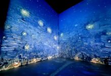 新感覚で楽しむゴッホのアート展 壁面いっぱい、そして床まで駆使して、ゴッホの世界観を表現 ©The Vancouver Shinpo