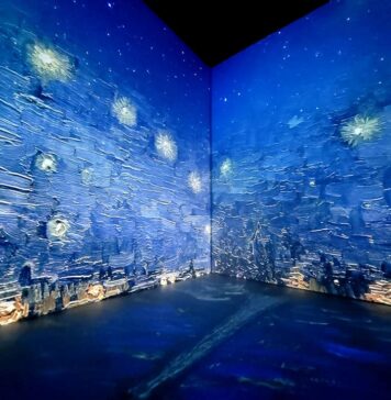 新感覚で楽しむゴッホのアート展 壁面いっぱい、そして床まで駆使して、ゴッホの世界観を表現 ©The Vancouver Shinpo