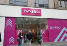 ダイソー直営店、メトロバンクーバーにさらに3店オープン予定 オープン後、連日行列のダイソーカナダ店 ©The Vancouver Shinpo