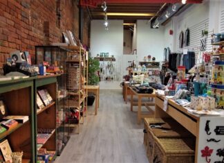 コロナをビジネスの転機に ~目指すは日本の雑貨屋! ギフト・アンド・シングス~ スタッフ自らリノベーションしたGifts and Thingsの店内©The Vancouver Shinpo