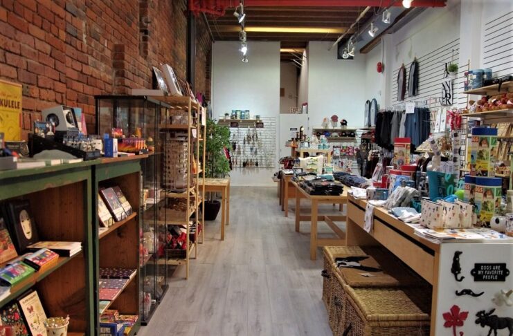 コロナをビジネスの転機に ~目指すは日本の雑貨屋! ギフト・アンド・シングス~ スタッフ自らリノベーションしたGifts and Thingsの店内©The Vancouver Shinpo