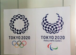 IOCカナダ委員、東京五輪は今年開催か中止のどちらかと言及 東京オリンピック・パラリンピックのポスター。2016年9月東京都庁。Photo by © The Vancouver Shinpo