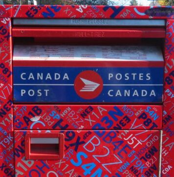 追加料金で北米向けEMS(国際スピード郵便)、カナダ再開は延期 カナダポストの郵便ポスト。File photo by Japan Canada Today