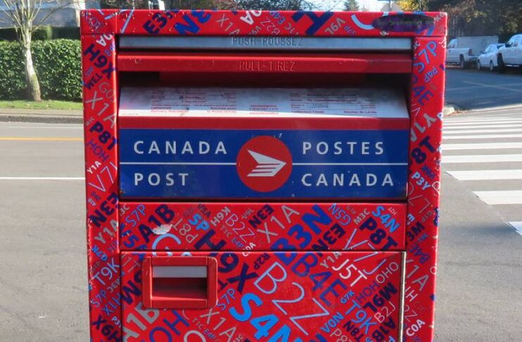 日本郵便、カナダ向けEMS再開 カナダポストの郵便ポスト。File photo by Japan Canada Today
