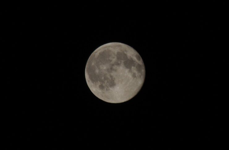 今日の深夜、スーパームーンと皆既月食の天体ショー 天気次第でスーパームーンと皆既月食の天体ショーを楽しむことができるかも。©The Vancouver Shinpo