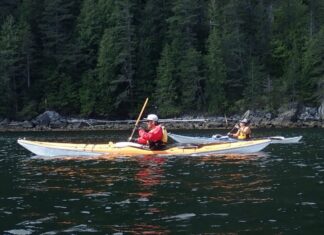 ご近所再発見!ハウサウンドでシーカヤック ハウサウンドでカヤック。©Hideo Noguchi