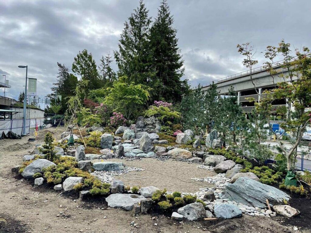 庭園の中心の枯山水。Photo courtesy of Vancouver Japanese Gardeners Association