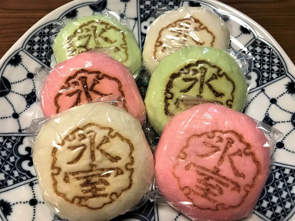 金沢の夏の風物詩、「氷室饅頭」。Photo courtesy of Guest House Pongyi