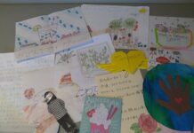 シニアとボランティアがココロを交わす、隣組の「手紙プロジェクト」 ボランティアから届いた手紙を隣組で確認してから、シニアに送る。Photo courtesy of Tonarigumi