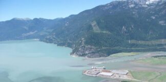 ハウ海峡、ユネスコの生物圏保存地域に登録 人気のハイキングコース、チーフからハウ海峡を望む。Photo by Keiko Nishikawa