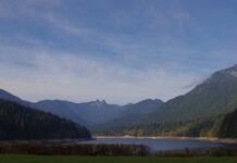 秋のお出かけ~クリーブランドダムとサケが遡上するキャピラノ渓谷 メトロバンクーバーの飲料水の3分の1を供給するキャピラノ湖。Photo by Keiko Nishikawa